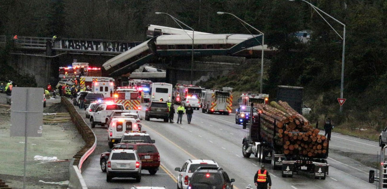 Bei einem Zugunglück in Washington wurden mindestens sechs Menschen getötet.