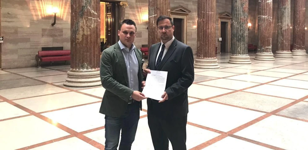 Andreas Bors (li.) und Christian Hafenecker mit der Anfrage.
