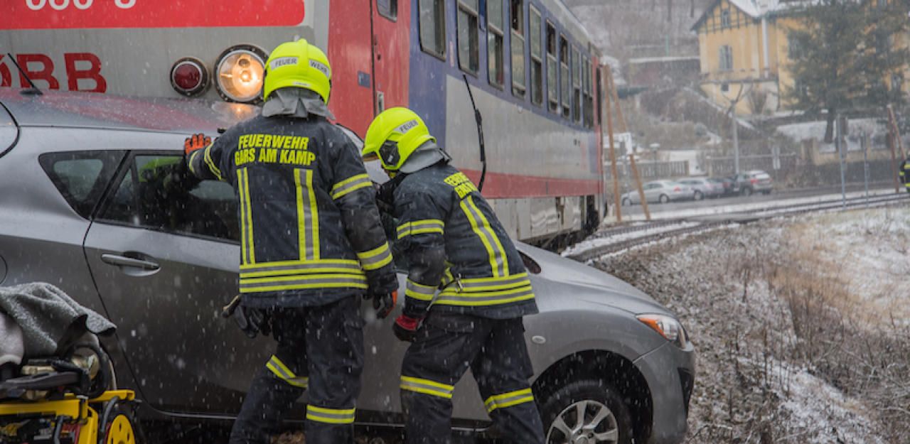 Heute.at - Mazda von Zug erfasst: Trauer um Schüler Dennis