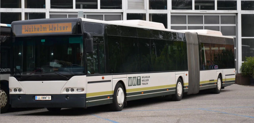 Ein 50-jähriger Linienbusfahrer wurde aus dem Verkehr gezogen. Er war mit 0,82 Promille im Blut unterwegs gewesen.