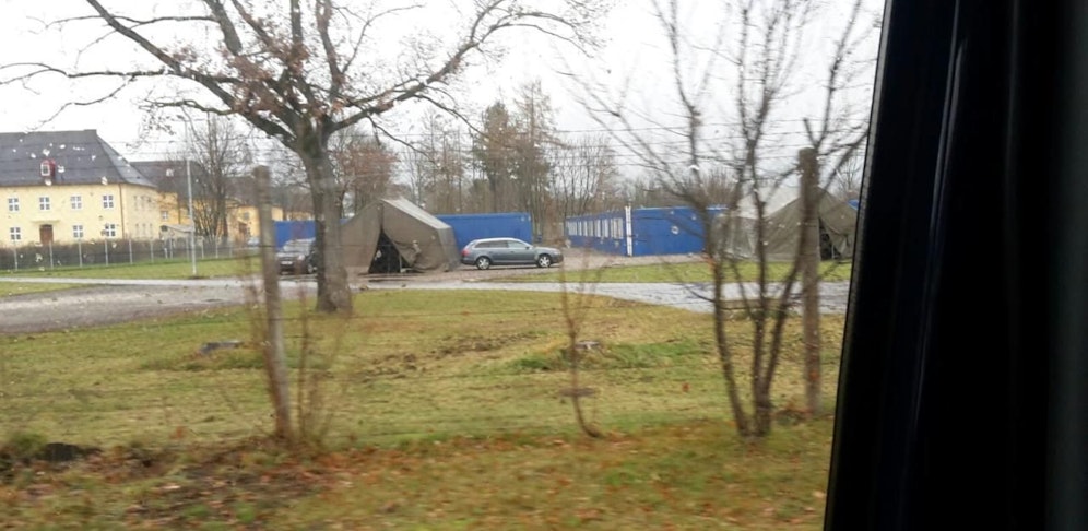 In den Containern, die für Flüchtlinge aufgestellt wurden, sind nun 80 Rekruten untergebracht.