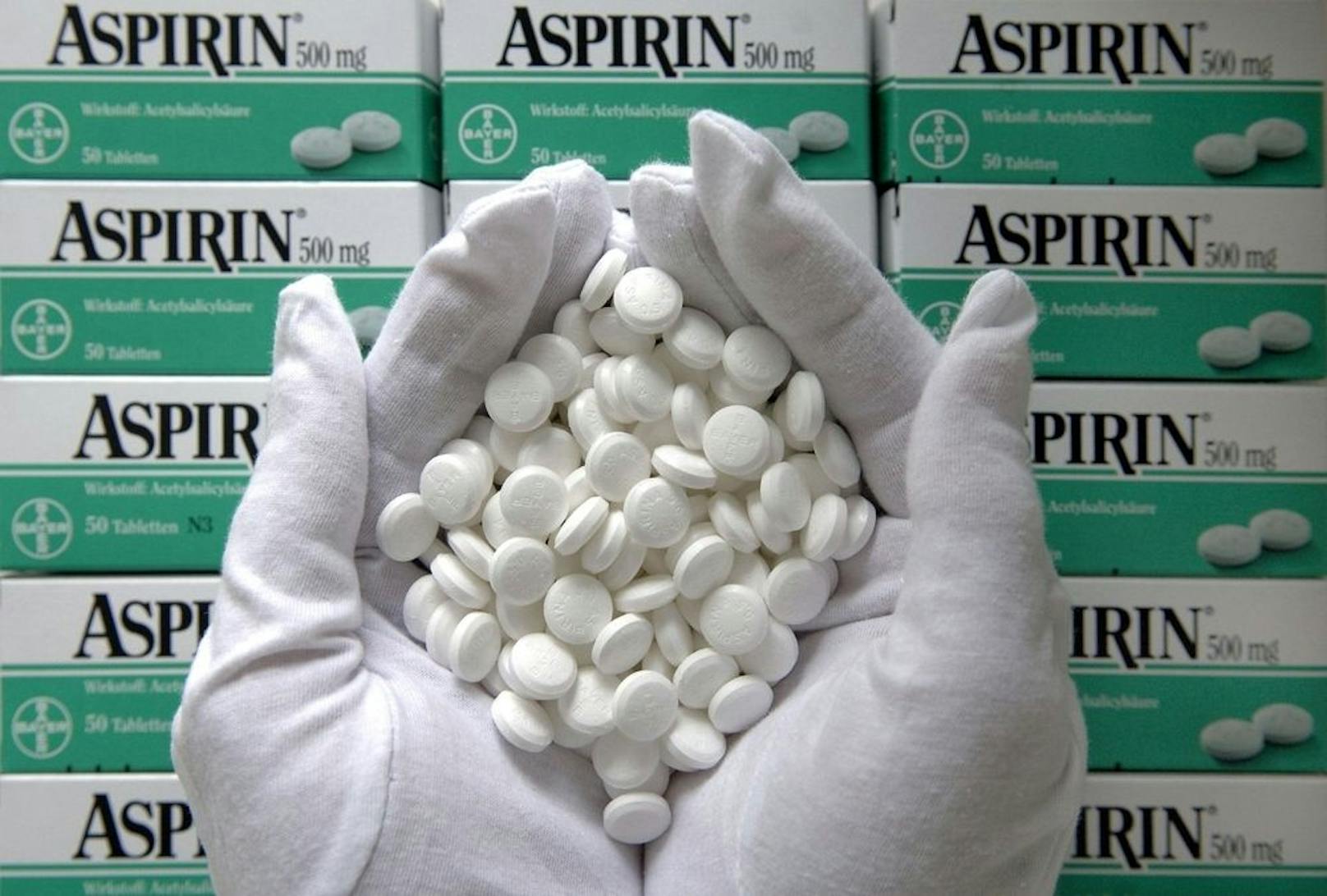 Die regelmäßige Einnahme von Aspirin erhöht das Risiko von inneren Blutungen, insbesondere im Gehirn oder im Darm.