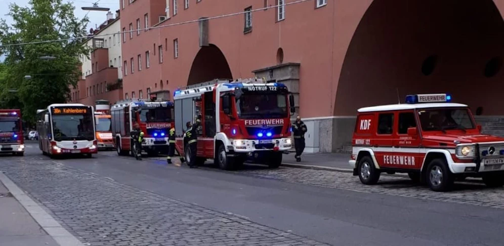 Großeinsatz im Gemeindebau!