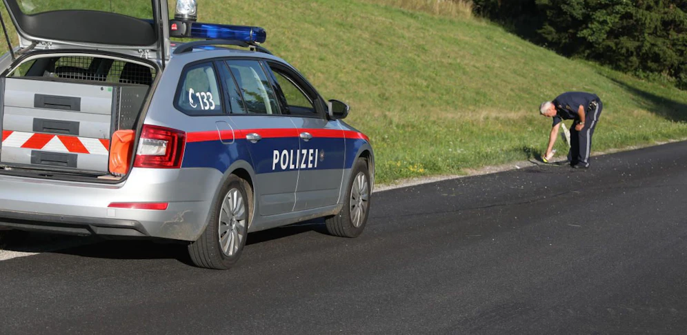 Ein 21-jähriger Kärntner starb bei einem Autounfall. (Symbolfoto)