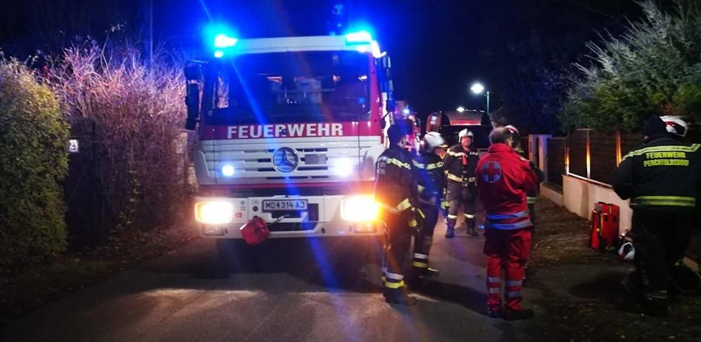 Die Feuerwehr und Rettung am Einsatzort.