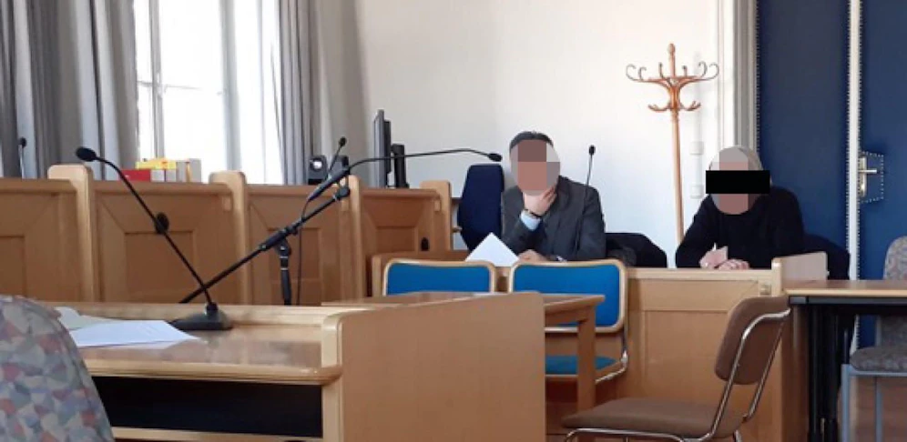 Der Angeklagte vor Gericht.