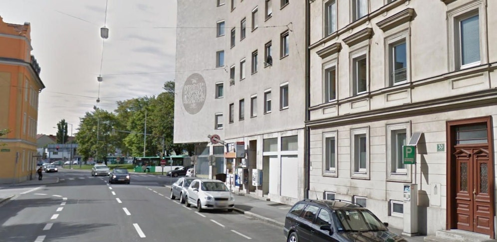 Am Vormittag versuchte der Unbekannte dann sein Glück in einer Trafik in der Lazarettgasse.