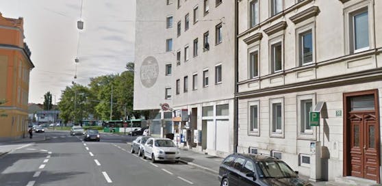 Am Vormittag versuchte der Unbekannte dann sein Glück in einer Trafik in der Lazarettgasse.
