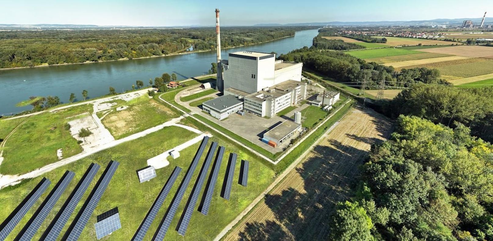 Das AKW Zwentendorf mit seiner Photovoltaik-Anlage. 