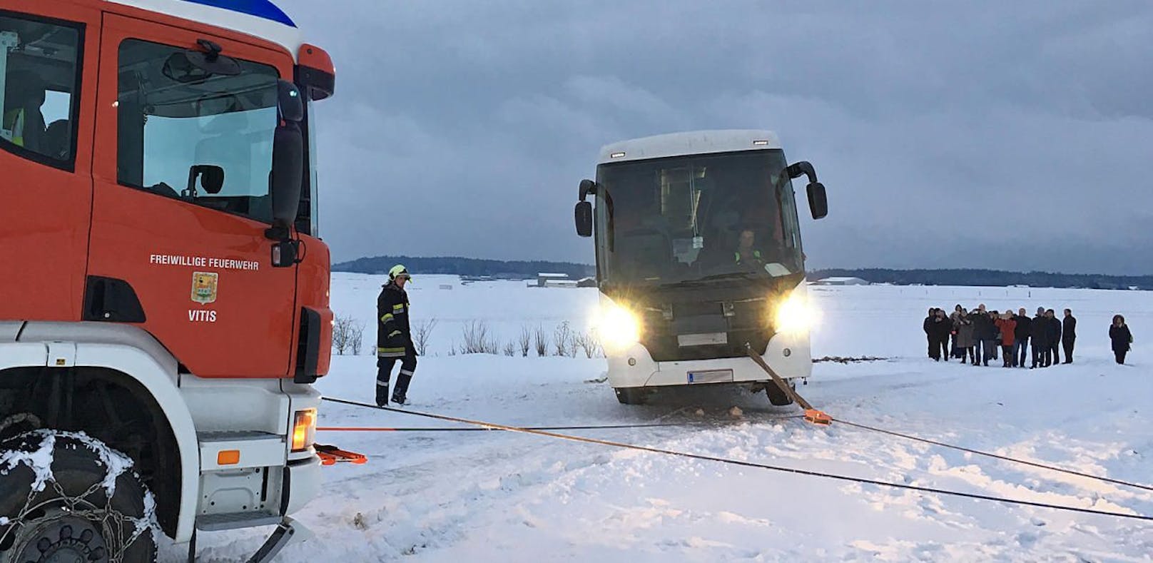 Bus steckt im Schnee: Kein Ersatz für Schienenersatz
