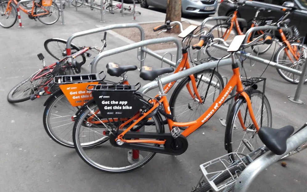 Immer mehr Leihräder von "Donkey Republic" fluten die Stadt Wien.