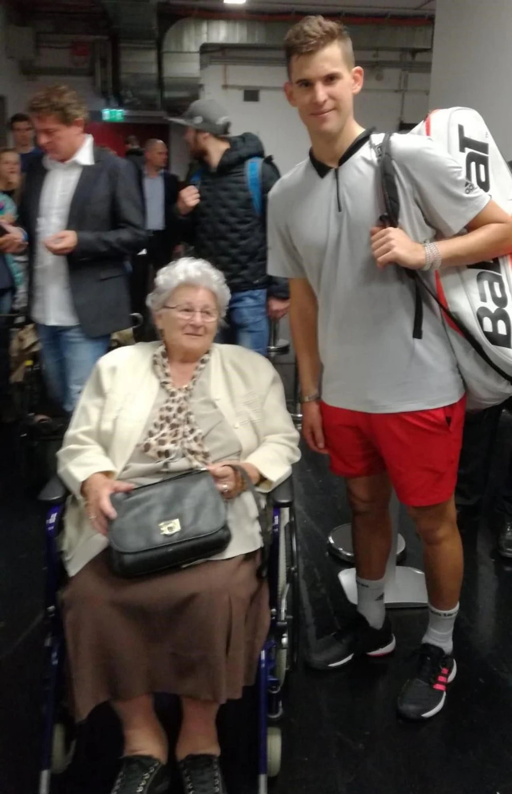 Thiem kämpfte sich in das Achtelfinale der Stadthalle. Das freute auch Oma Petrasek - seinen ältesten Fan.