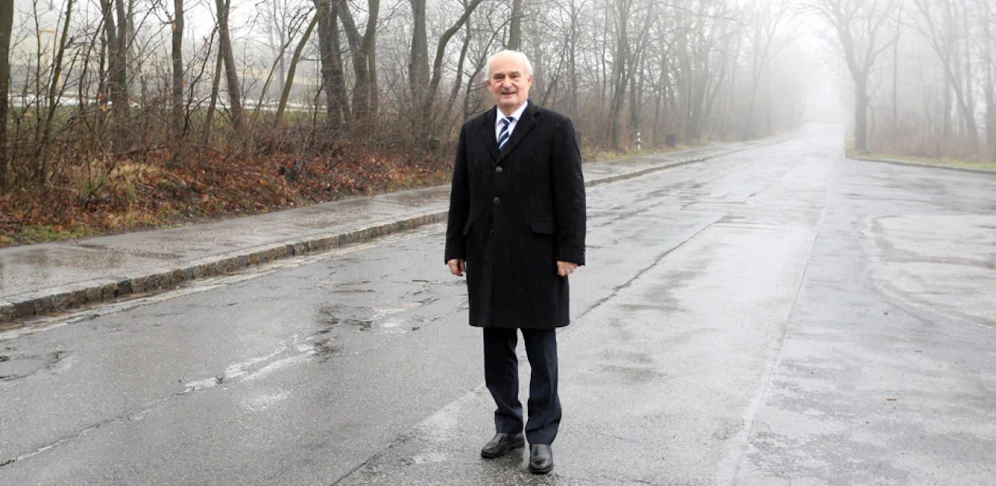 Bezirkschef Adi Tiller lässt über neue Pickerl-Variante abstimmen - auf der Höhenstraße soll diese nicht gelten.