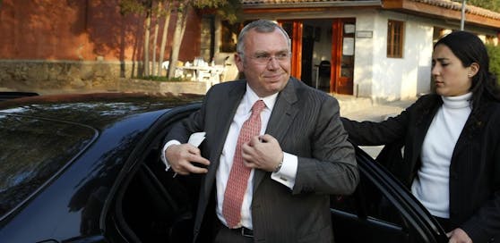 Alfred Gusenbauer bei der Besichtigung der "Villa Grimaldi" in Santiago, Chile am 14. Mai 2008.