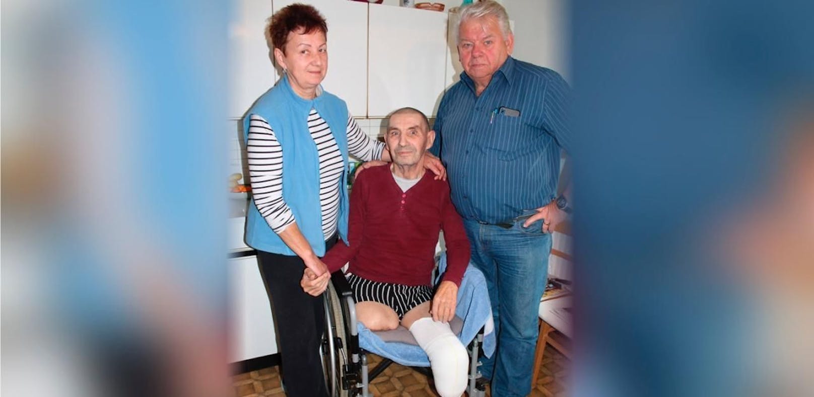 Pflegerin Maria K., Franz P. und J. Drapela (v.l.) zuhause beim 66-Jährigen.
