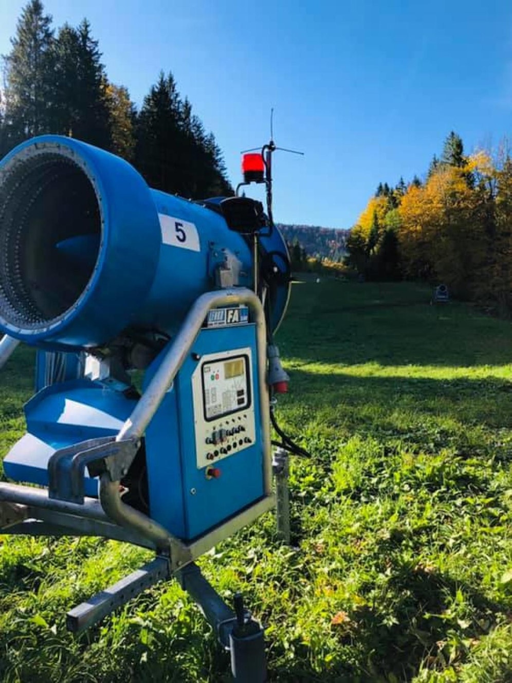 Die Schneekanonen am Ötscher stehen bereits.