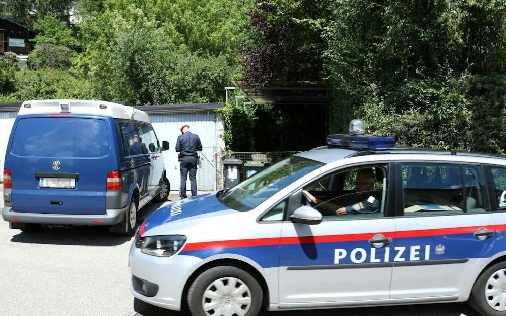 In Linz ist am 30. Juni 2017 ein betagtes Ehepaar in seinem brennenden Haus tot aufgefunden worden