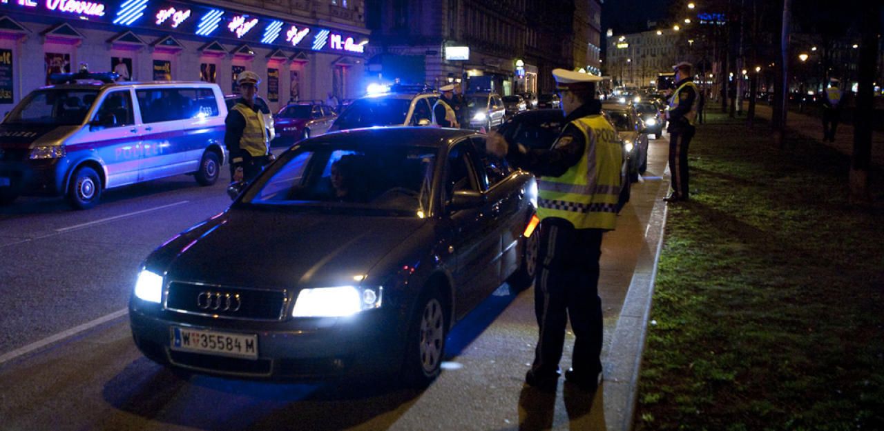 Heute.at - Alko-Crash: Mutter von Lenker will Polizei austricksen