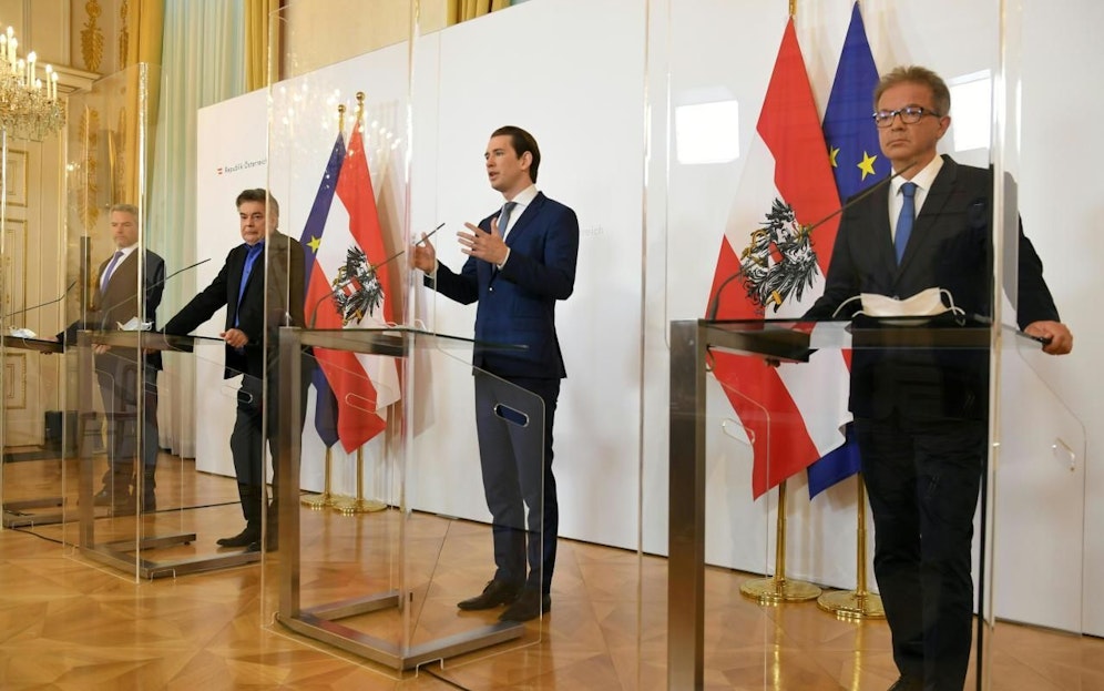 (v.l.) Innenminister Karl Nehammer (ÖVP), Vizekanzler Werner Kogler (Grüne), Bundeskanzler Sebastian Kurz (ÖVP) und Gesundheitsminister Rudolf Anschober (Grüne) am Dienstag, 14. April 2020, anlässlich einer Pressekonferenz zum Thema "Aktuelles" im Bundeskanzleramt in Wien.