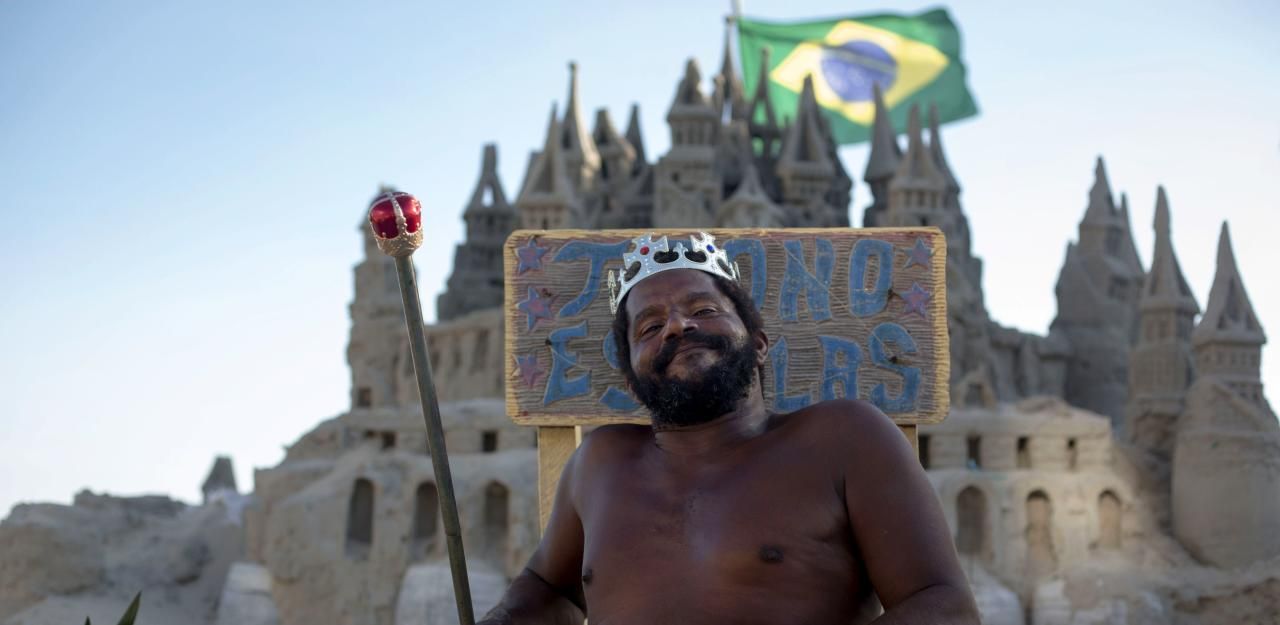 Heute.at - Dieser Mann lebt in einer selbstgebauten Sandburg