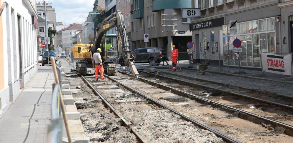 Baustelle am Johann-Nepomuk-Berger-Platz: Derzeit ist der Platz für den Verkehr komplett gesperrt