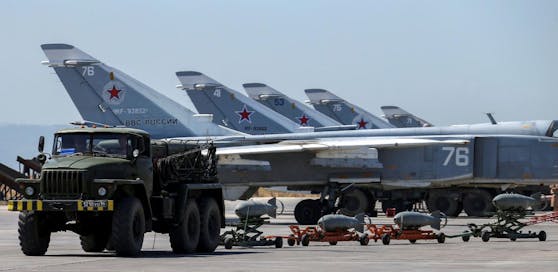Russische Militärmaschinen auf der syrischen Luftwaffenbasis Hmeymim.