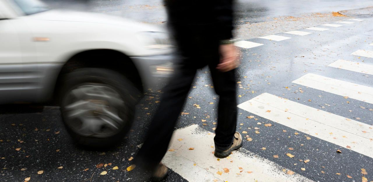 Heute.at - Lenker rast Teenager  nieder, fährt einfach weiter