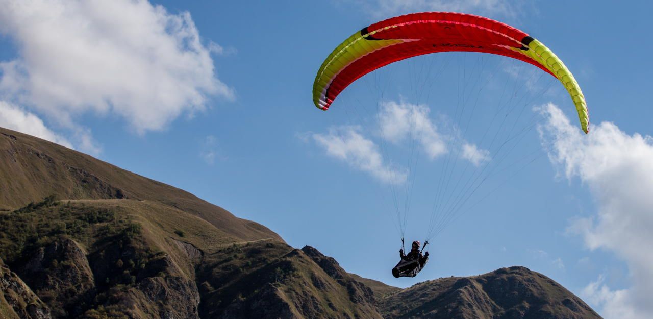 Für die 49-Jährige endete der Gleitschirmflug tödlich. Symbolbild.