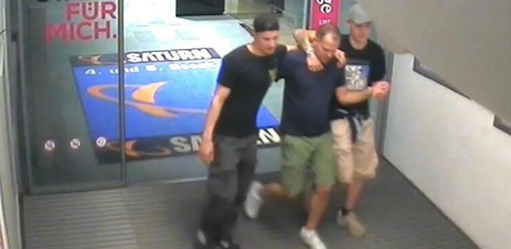 Nach diesen drei Männern sucht die Polizei. Sie sind dringend verdächtig, im Juli zwei Pärchen in der Linzer Innenstadt attackiert und teils schwer verletzt zu haben.