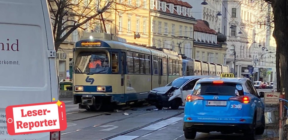 Ein Kleintransporter fuhr frontal in die Badner Bahn.