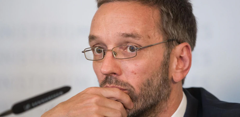 Zwei Wochen nach Ablauf der Frist fehlen der Opposition noch immer wichtige Daten zum BVT-U-Ausschuss.