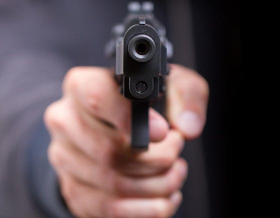 Der 18-Jährige bedrohte die beiden Schüler mit einer Gaspistole