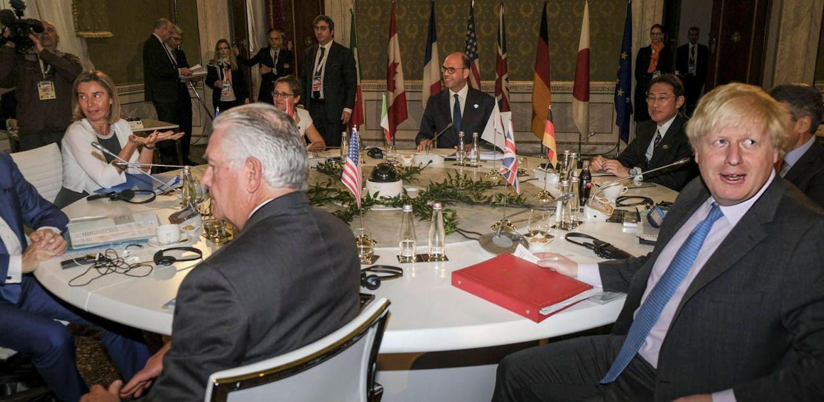 US-Außenminister Rex Tillerson (links) und der britische Außenminister Boris Johnson nehmen am G-7-Treffen in Lucca, Italien teil.