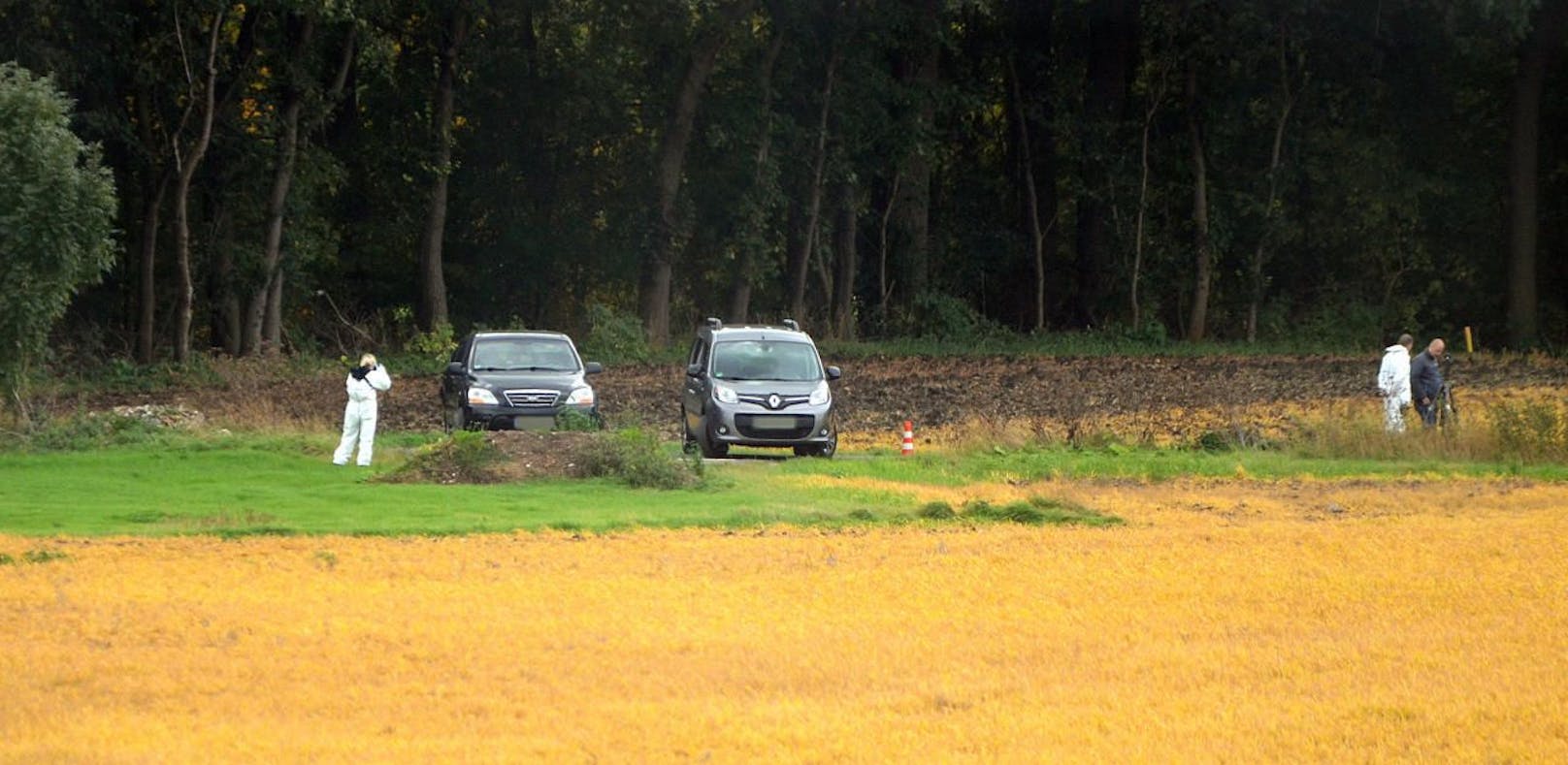 Die Leichen einer 43 Jahre alten Frau und eines dreijährigen Kindes wurden in einem Wagen in Erfurt entdeckt.