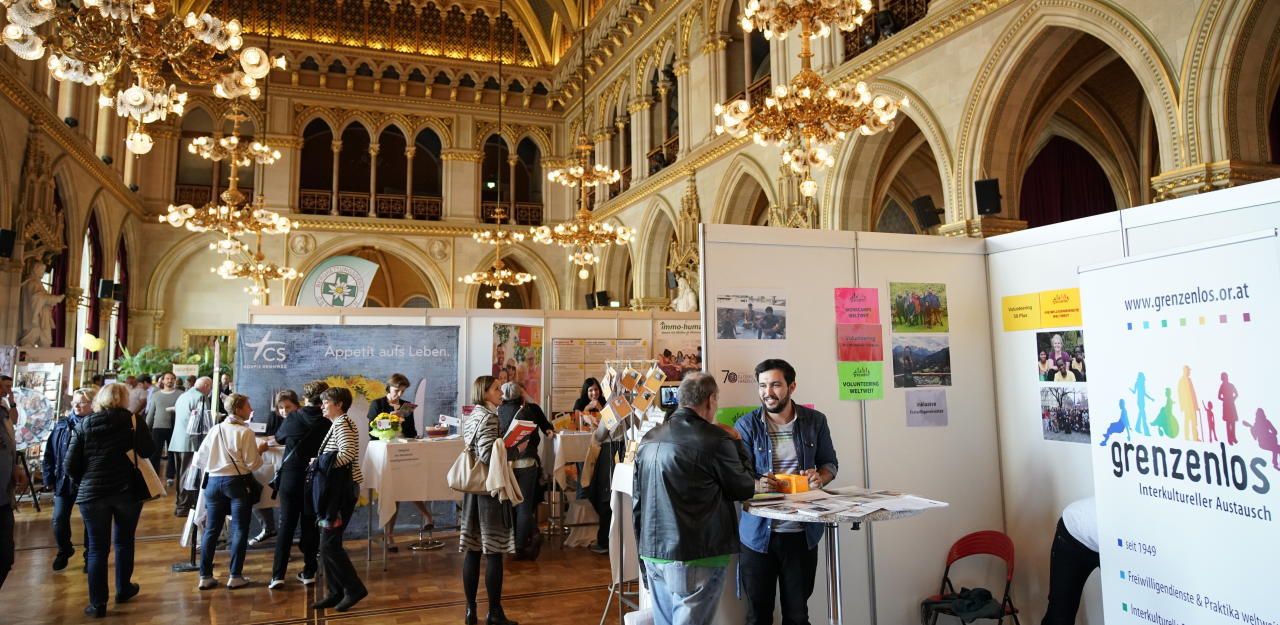 Bei der Freiwilligenmesse können sich Interessierte informieren.