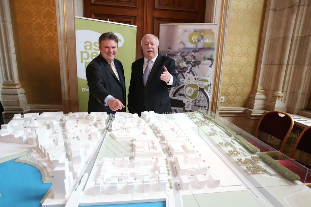 Wohnbaustadtrat Michael Ludwig (SPÖ) mit Bürgermeister Michael Häupl (SPÖ)