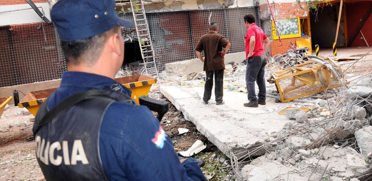 Heute.at - Jahrhundertraub: 50 Männer erbeuten 37 Mio.