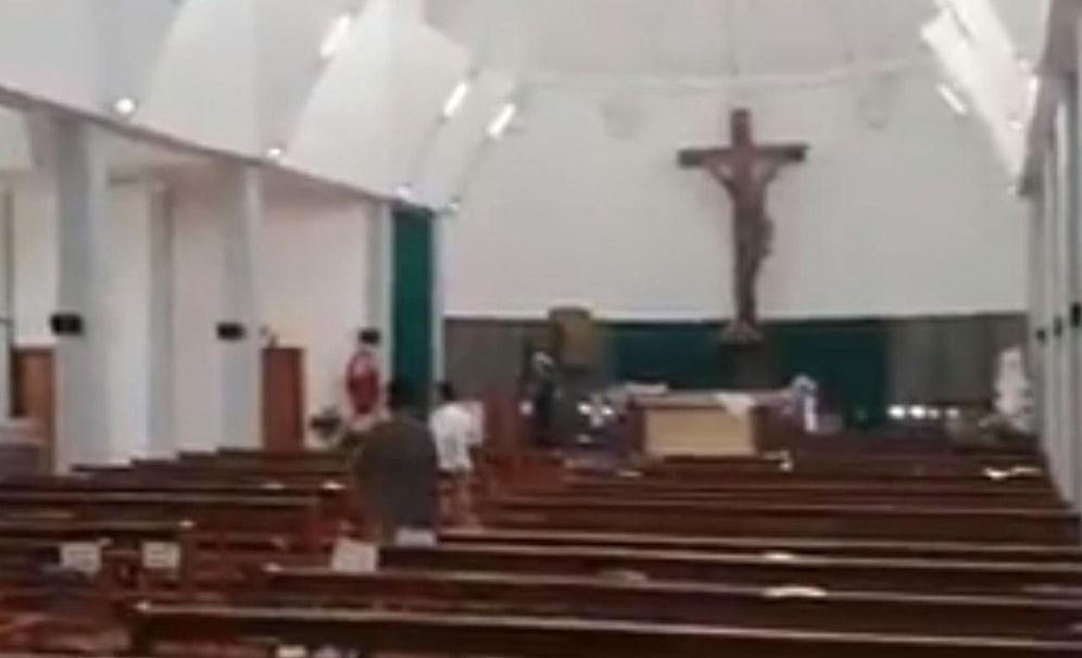 Der Mann schlug während des Gottesdienstes mit einem Schwert um sich