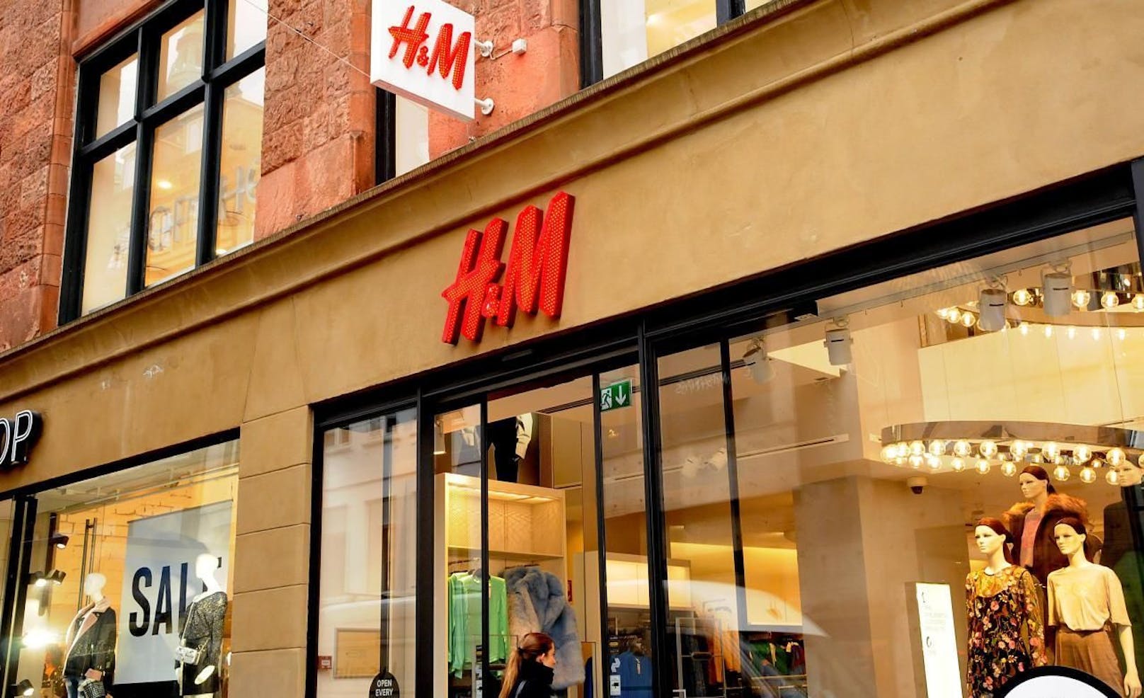 H&M-Kleidung landet tonnenweise im Ofen