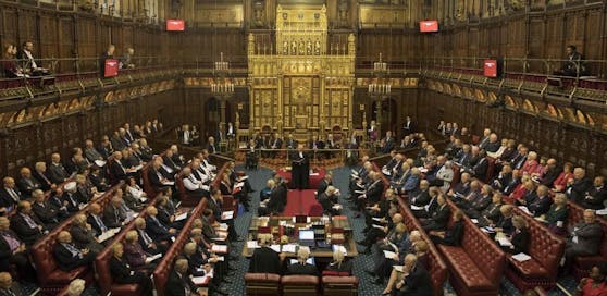 Das Paket wurde im britischen Parlament gefunden.