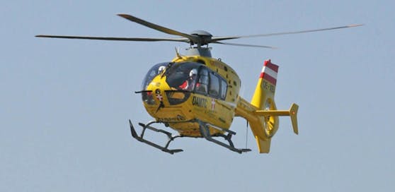 Der Biker wurde mit dem Notarzthelikopter in ein Krankenhaus geflogen (Symbolbild).