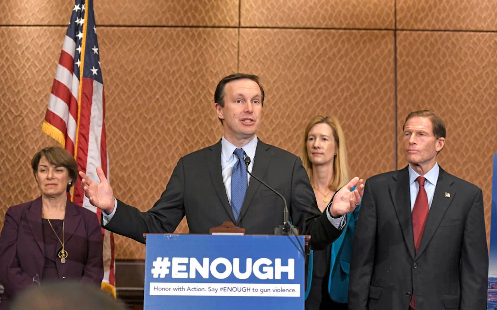 Besorgt: Der demokratische Senator Chris Murphy, hier bei einer Pressekonferenz nach dem Las-Vegas-Massaker, warnte im US-Senat vor einem "instabilen" und weltfremden" Donald Trump.  