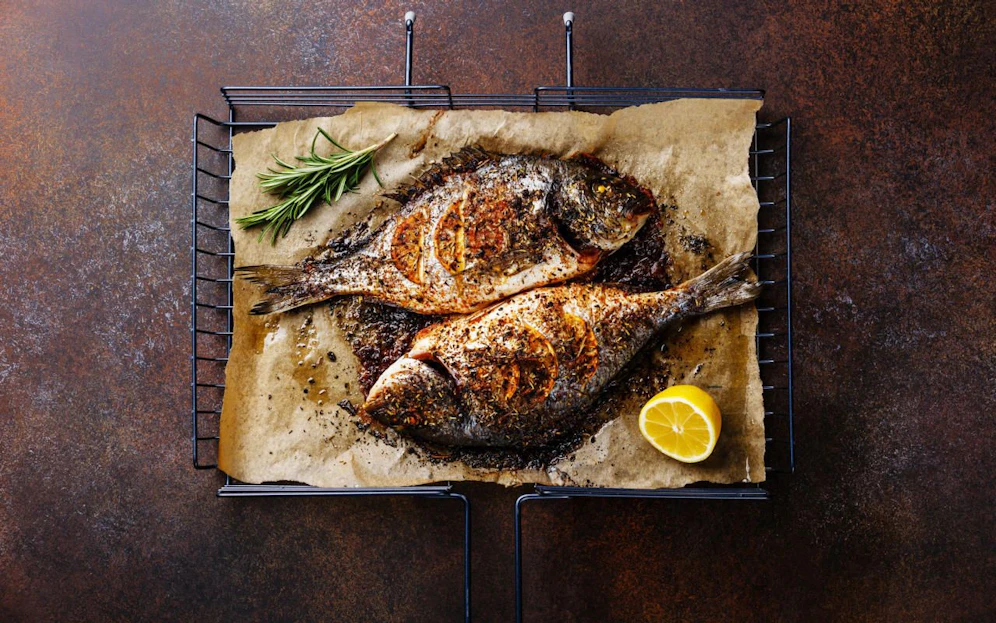 Bei Fleisch ist das erste Frischekriterium die Farbe und beim Fisch verlässt man sich am besten auf die Nase. Symbolfoto.