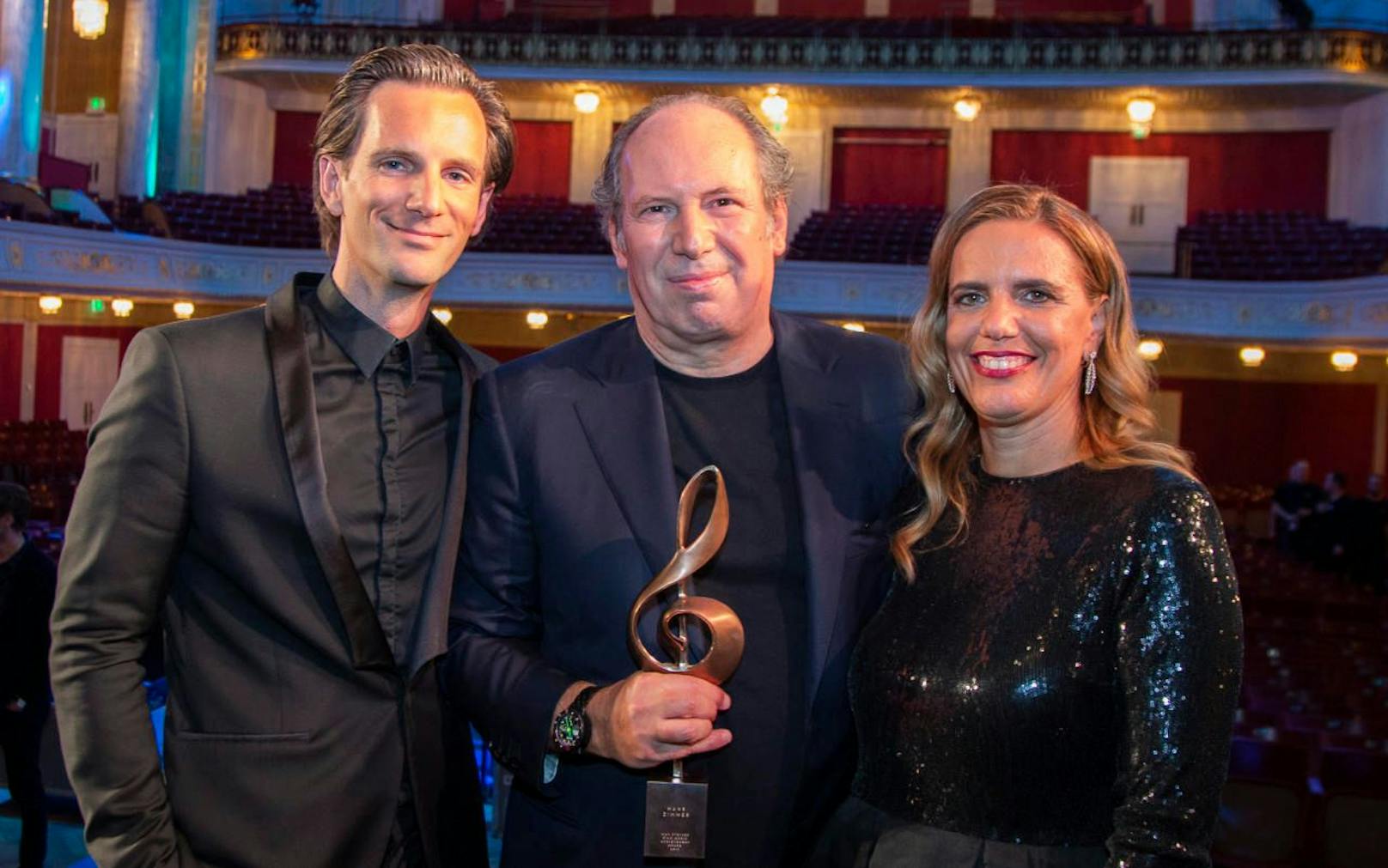»Hollywood in Vienna«-Co-Produzent Michael Balgavy, Hans Zimmer mit Award, Organisatorin Sandra Tomek