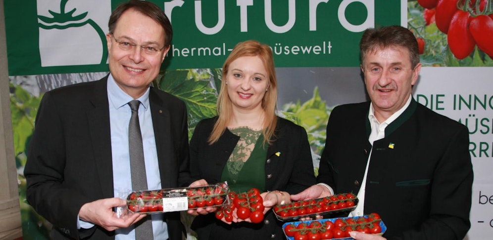  Dr.Gerhard Drexel (SPAR Vorstand), Mag. Katrin Hohensinner (GF Frutura), Manfred Hohensinner (Vater, GF Frutura). 