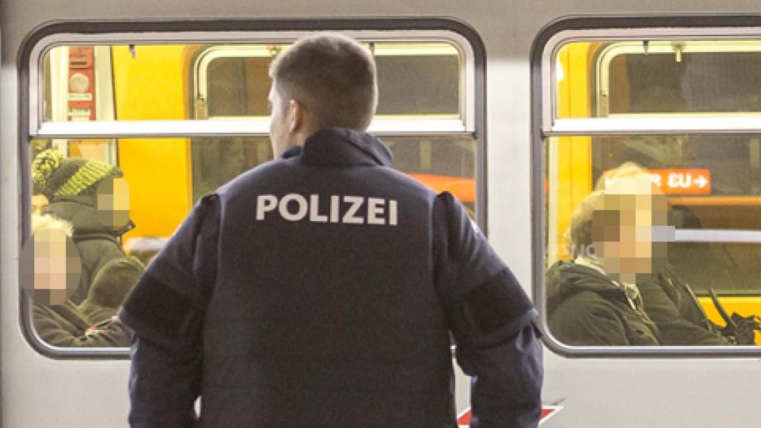 In der U6-Station Jägerstraße schnappte die Polizei einen Dealer.