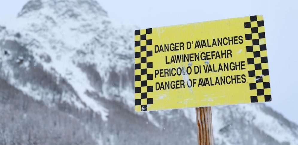 Ob es Verschüttete gibt, war zunächst unbekannt.