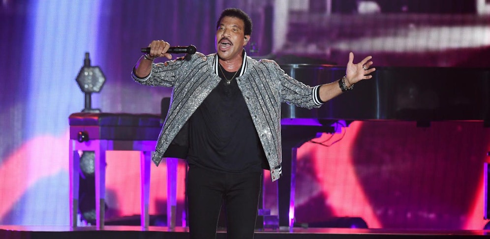 Der Vorverkauf läuft: Am 16. Juli spielt Superstar Lionel Richie auf der Burg Clam.