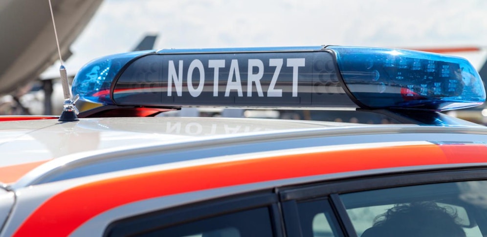 Beim Sturz verletzte sich der Mann schwer.