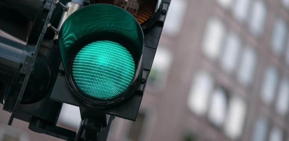 Symbolfoto einer grünen Ampel.